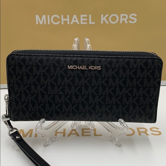 MK Jet Set Travel Continental PVC Signature Zip - Picture 16 of 16